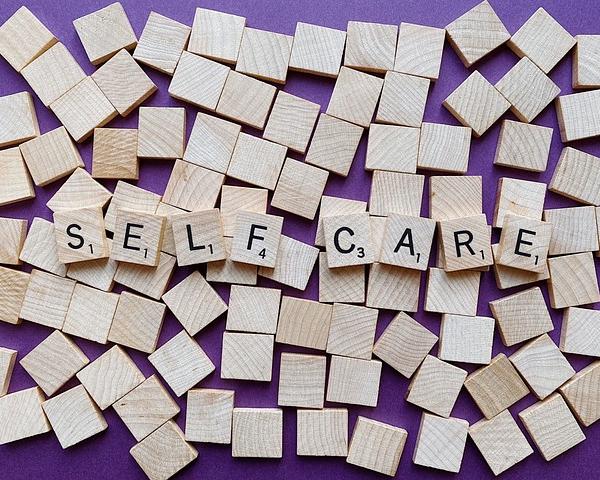 Cognitive Traps of Financial Reliance: Mental Mechanisms Behind Loss of Personal Autonomy