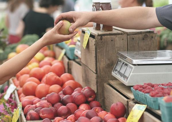  Spectacle as Strategy: How Controlled Creative Risk Builds Loyal Local Customer Communities
