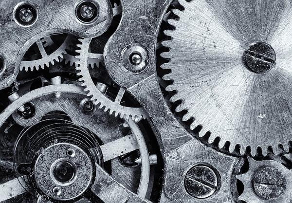 Innovation‑Driven Economic Growth: Theoretical Mechanisms and Industrial Evolution Logic
