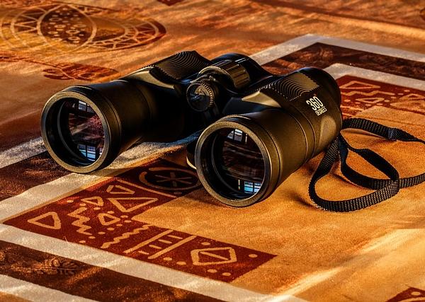 An Anamorphic Lens Perspective on Polar Visual Storytelling and Optical Manufacturing Precision