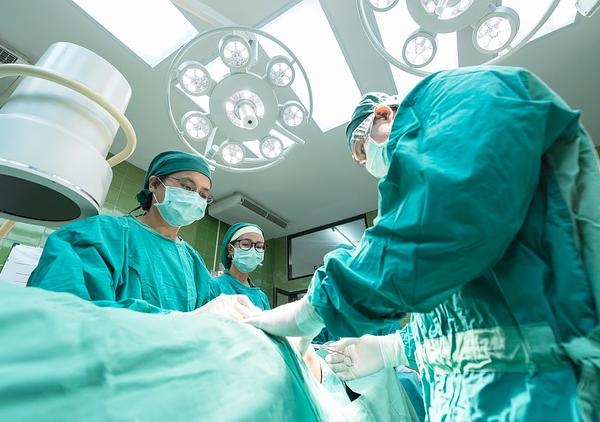 Compassion in Focus: Lynn Johnson's Visual Documentation of Life-and-Death Medical Care